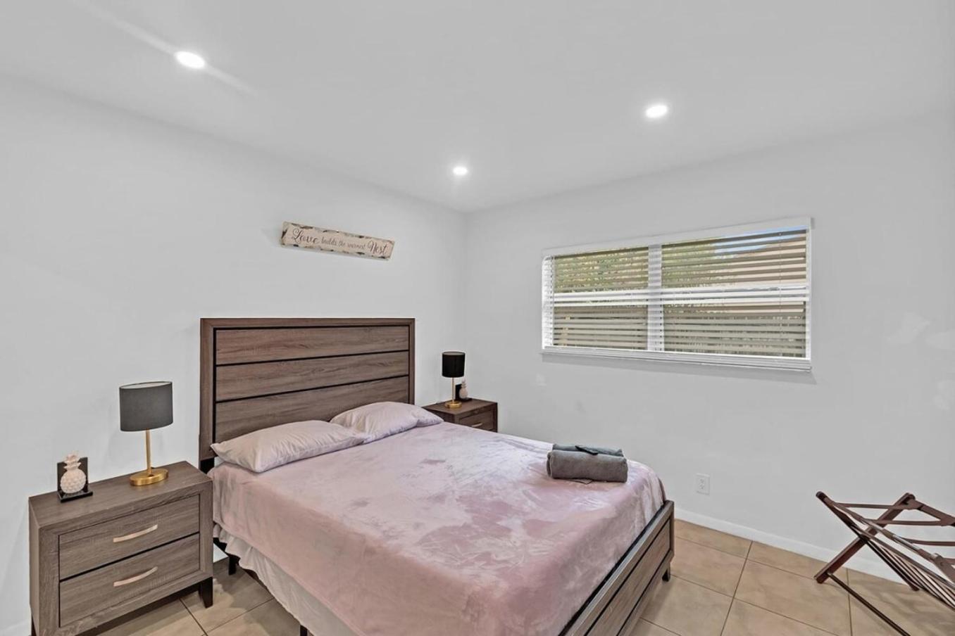 2 Bedroom House Minutes From Beach And Casino Db1 Dania Beach Extérieur photo